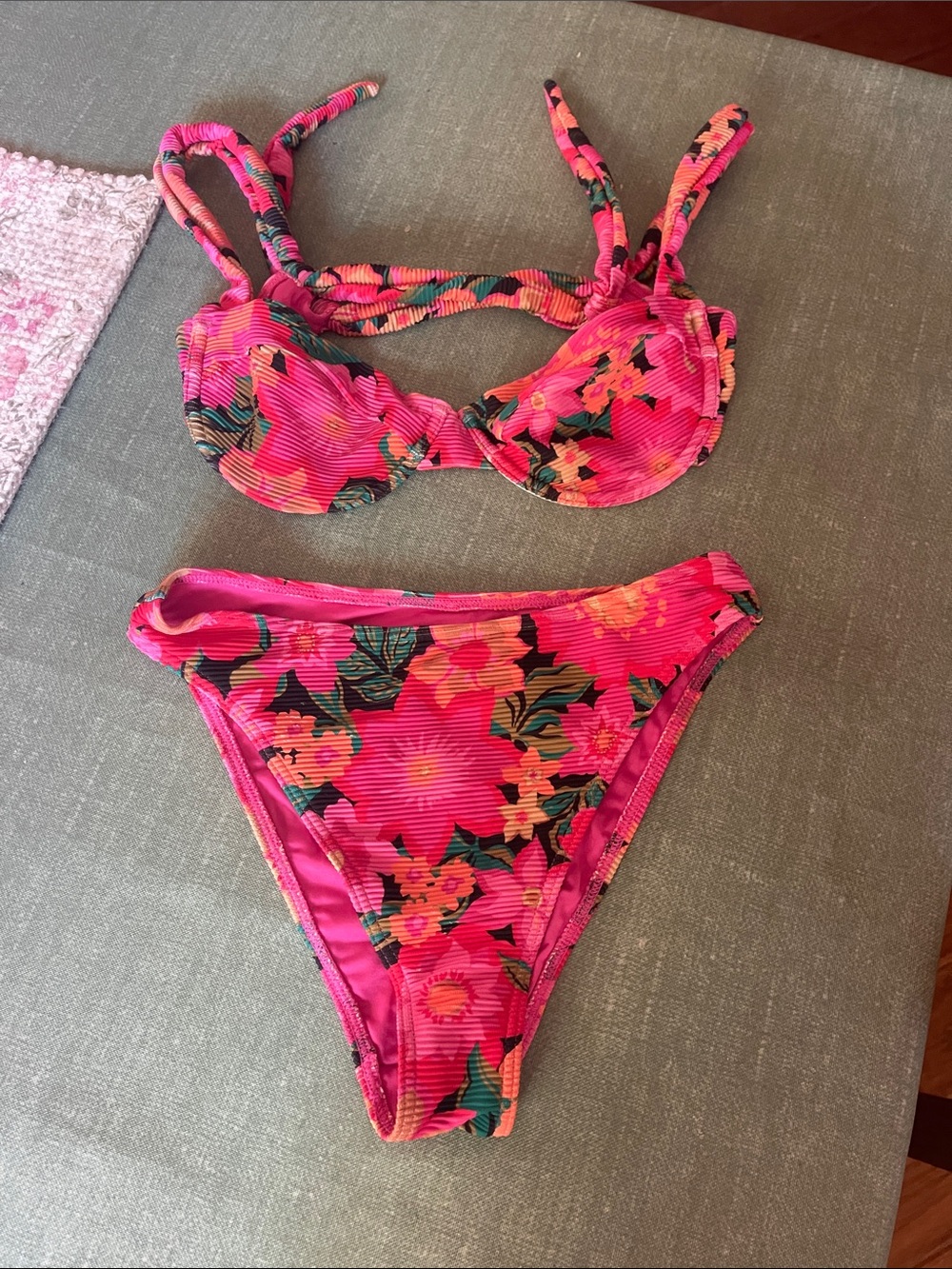 Billabong Pink Floral Ribbed Bikini Set - worn twice